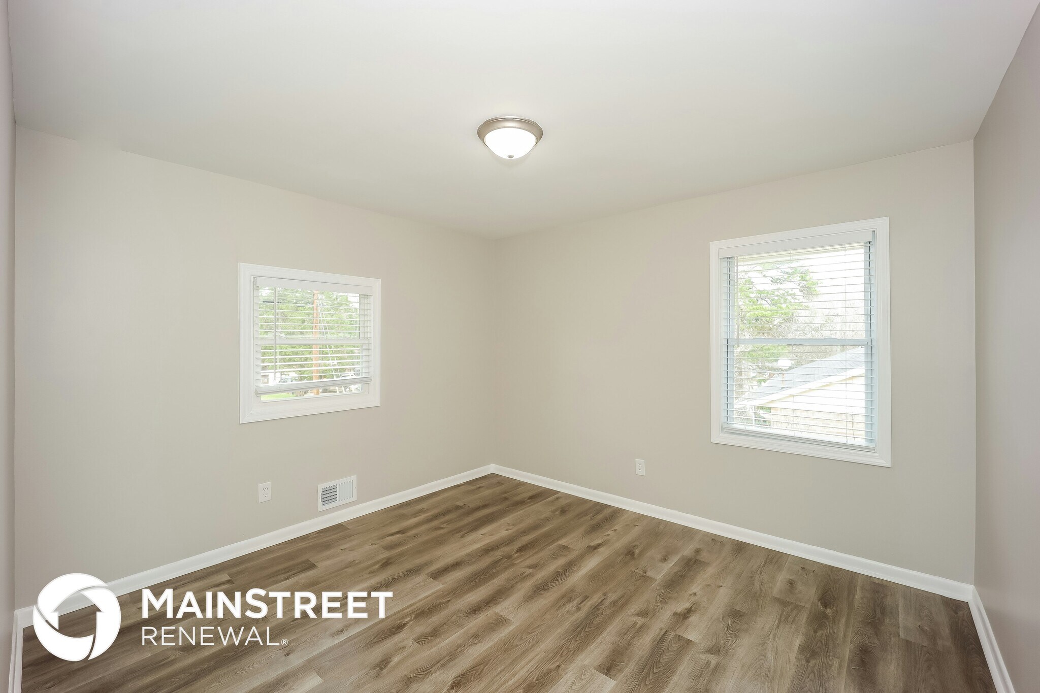 Building Photo - 267 Essex Dr