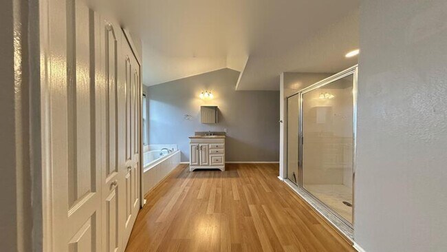 Building Photo - 4768 Ridgemoor Cir