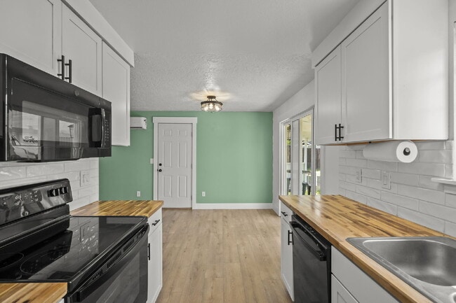 Building Photo - Charming 3-Bedroom Bend Home on 1/2 Acre with Expansive Yard, Mature Trees & Covered RV/Boat Storage