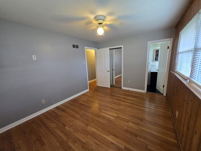 Building Photo - 125 Florisota Dr