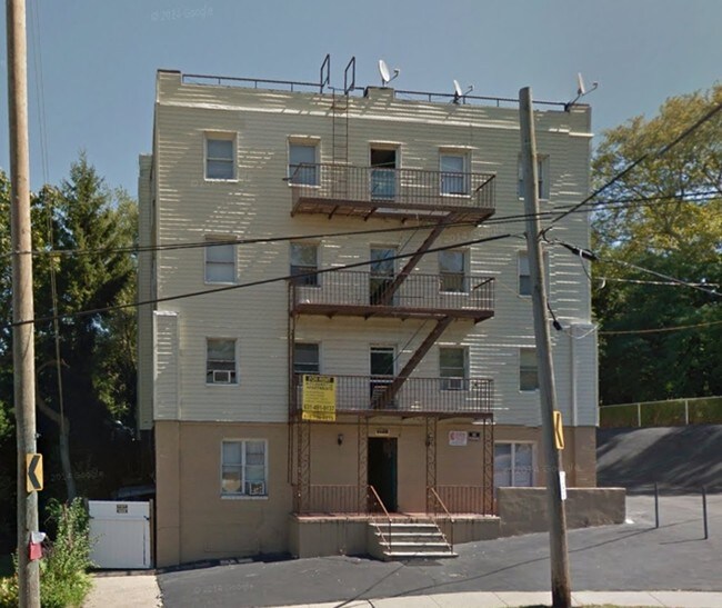 Primary Photo - 167 Glen Cove Ave