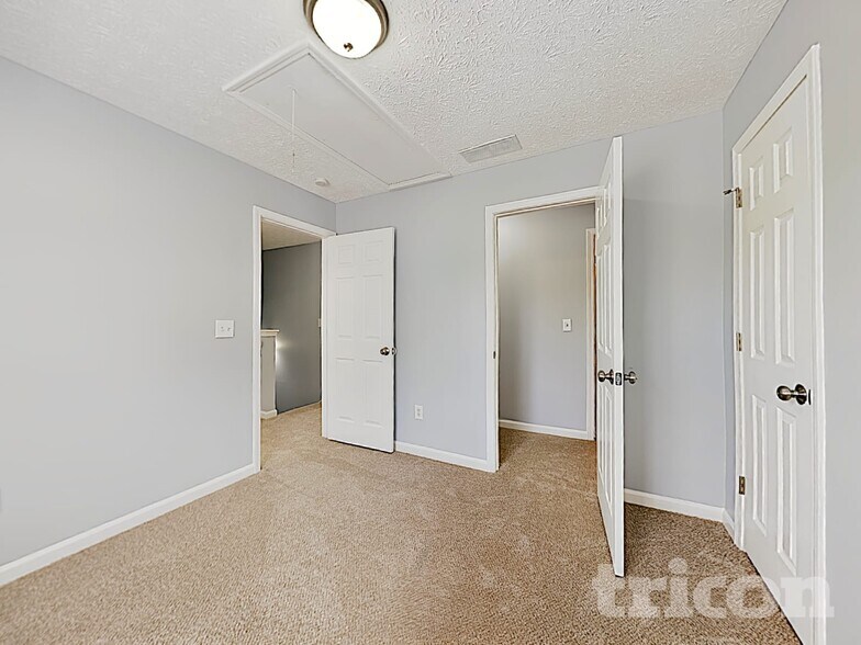 Building Photo - 7116 Hillcrest Chase Dr SW