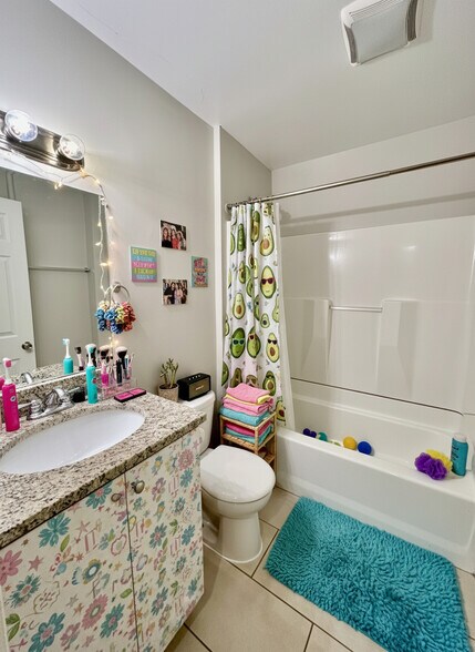 Building Photo - 68 Egmont St