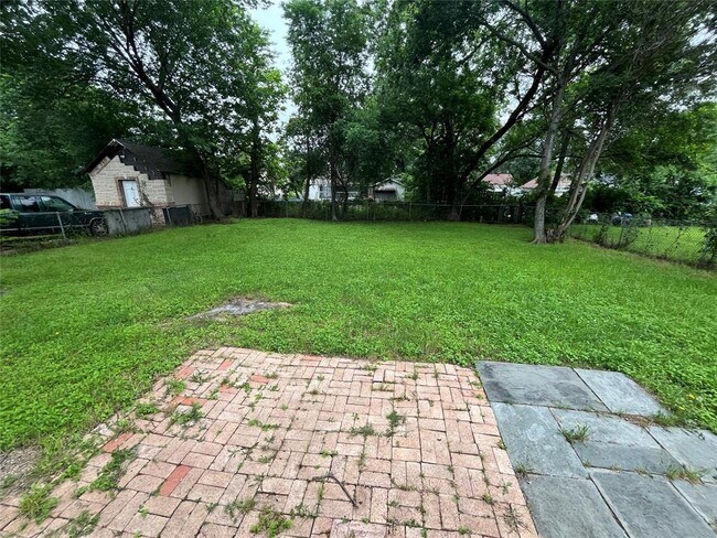 Building Photo - 8418 Grovecrest Dr