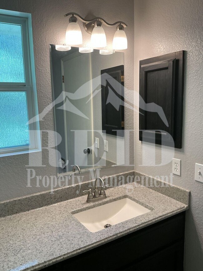Building Photo - SILVERDALE - 4BED 3 BATH HOME HEART OF SILVERDALE