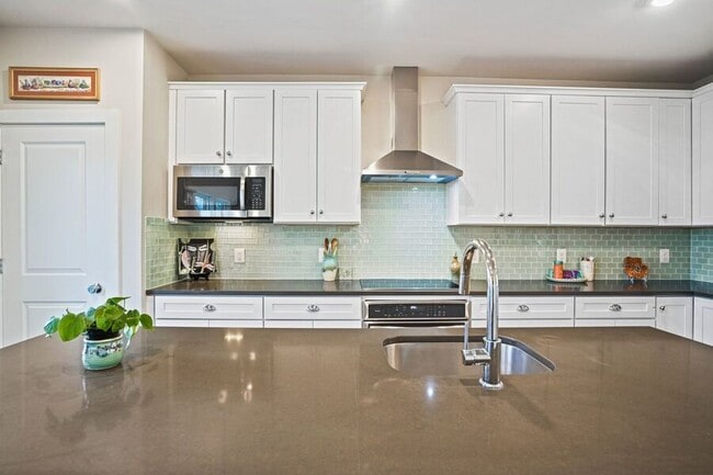 Building Photo - 820 Fern Pl NW