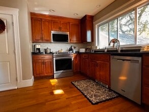 Building Photo - 52 Westwood Rd