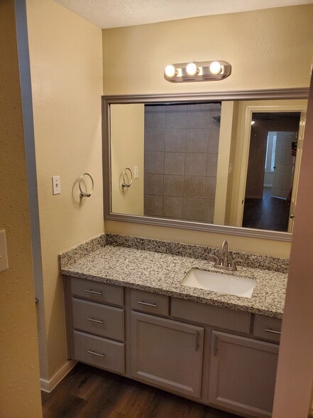 Upstairs Bathroom - 3725 Amos St