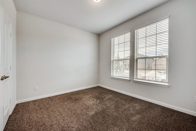 Building Photo - 9112 Stormcrow Dr