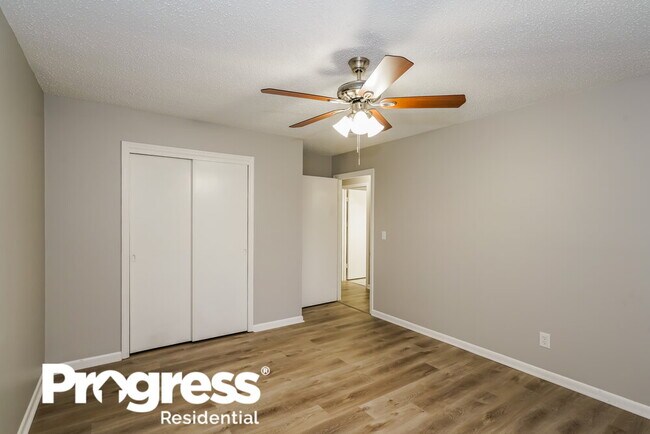 Building Photo - 207 Crest Dr