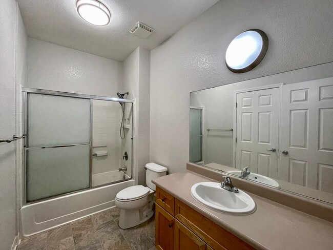 Building Photo - Must See Downtown San Jose End-Unit 2 Bedroom Condo with 2 Ensuite Bathrooms
