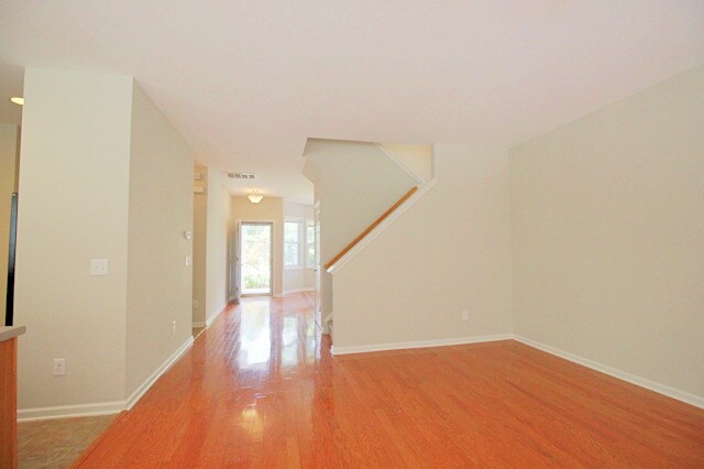 Building Photo - Gorgeous 3 bedroom, 2.5 bath house close to Brier Creek