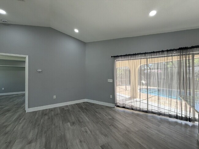 Building Photo - "Charming 3-Bedroom Retreat with 2 Full Baths on Aurora St NW!"