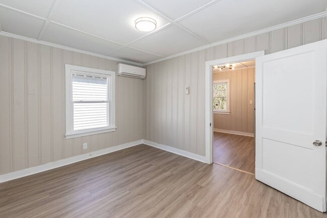 Building Photo - 1220 Battle St