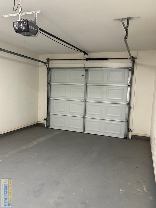 Building Photo - 114 E Constellation Dr