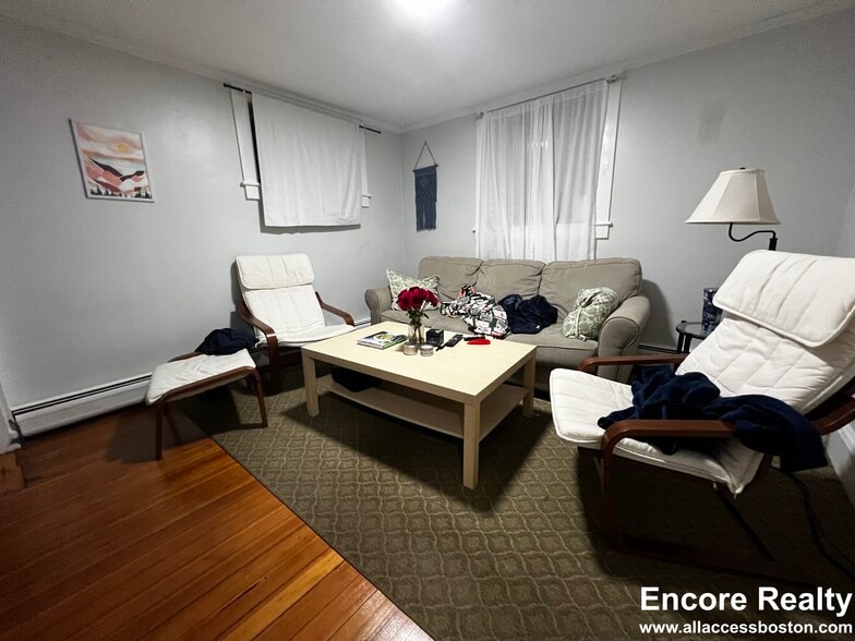 Building Photo - 16 Upland Rd