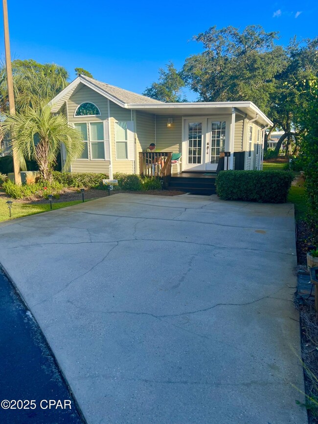 Primary Photo - 1219 Thomas Dr