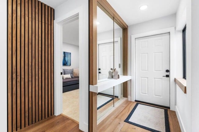 Building Photo - 5610 S Ocean Blvd