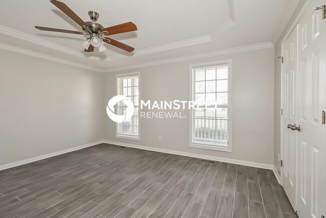 Building Photo - 5 Bedroom Pet-Friendly Home in Jackson, TN with Main Street Renewal