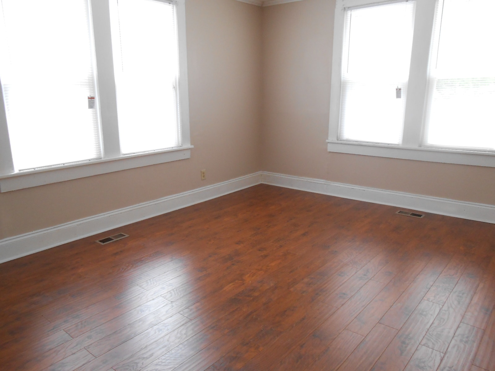 Living Area - 901 S Jackson St