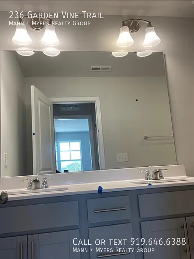 Building Photo - 236 Garden Vine Trl