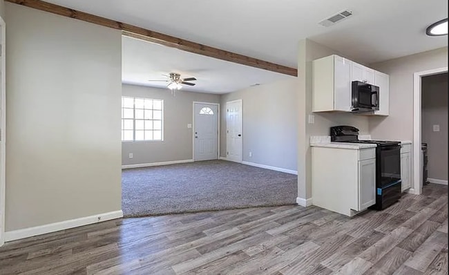 Building Photo - 917 Gateway Dr