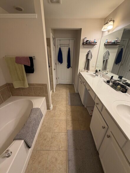 Building Photo - 115 Finchley Dr