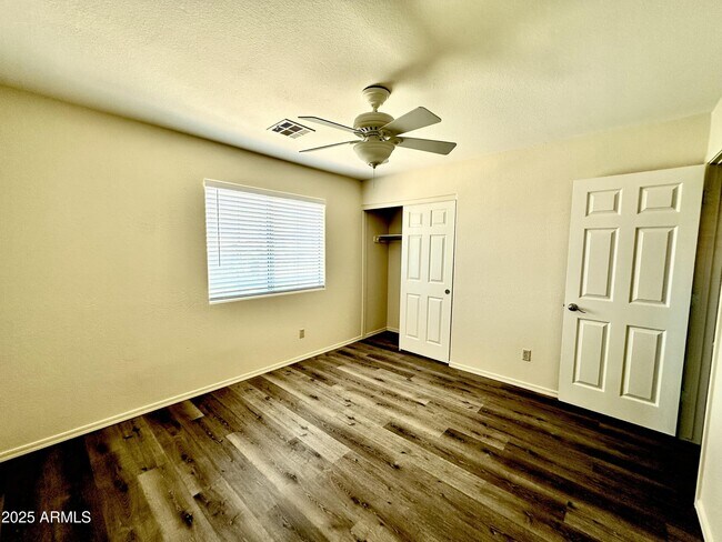 Building Photo - 4708 E Thunderhill Pl