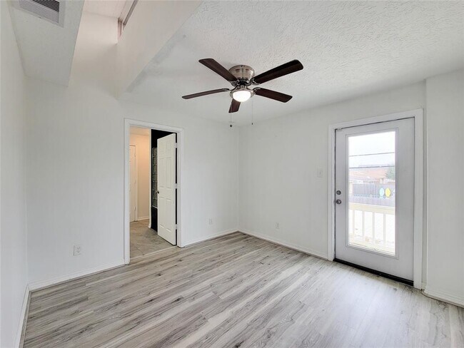 Building Photo - 5703 Fraser Ave