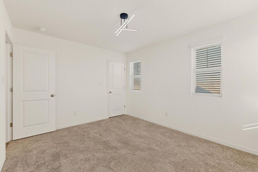 Building Photo - 361 Wren Ln