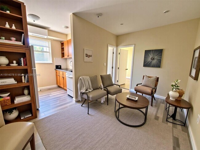 Building Photo - 1043 NW 2nd St