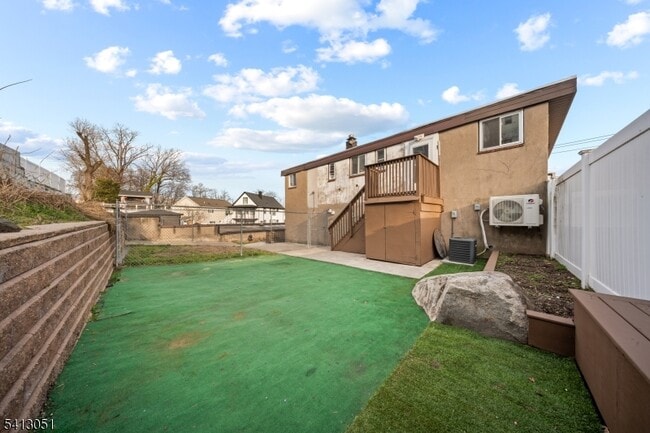 Building Photo - 339 N 6th St