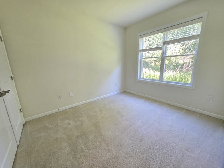 Building Photo - 130 Trotter Rd