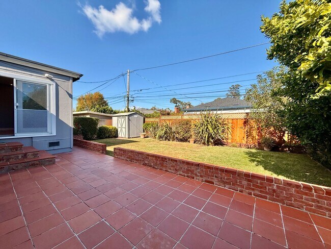 Building Photo - Beautifully Renovated Single-Family Home i...