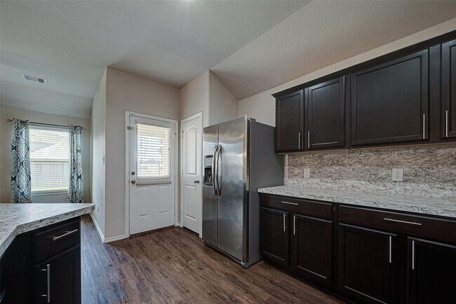 Building Photo - 14004 Lake Cres Dr