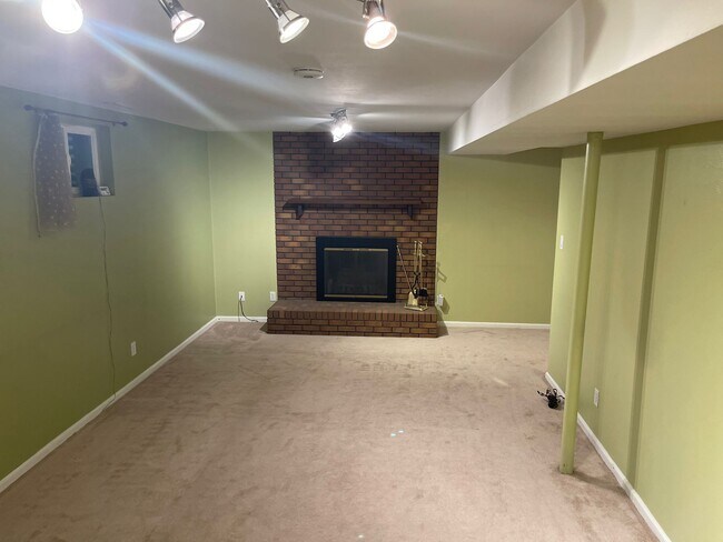 Building Photo - 7480 Mount Meeker Rd