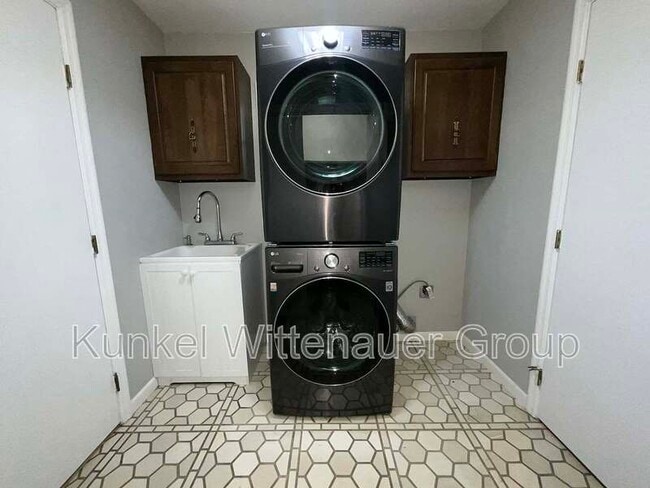 Building Photo - 43 Powder Creek Dr