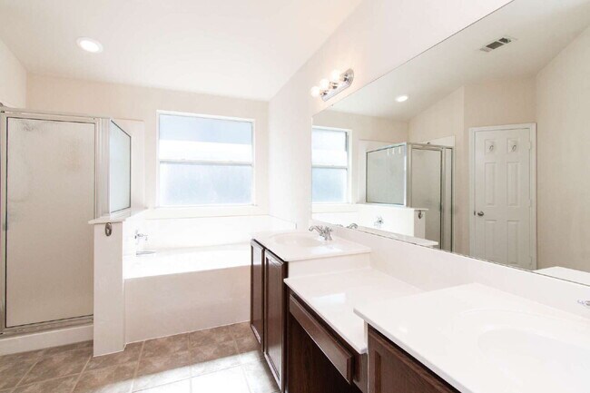 Building Photo - 424 Winter Sun Dr