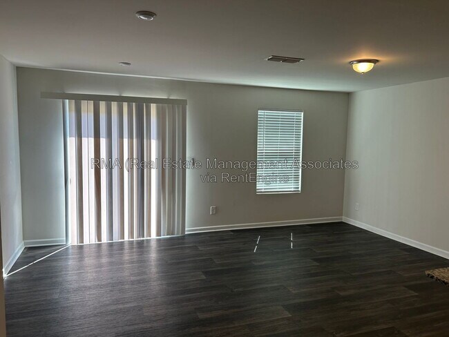 Building Photo - 141 Dogwood Ln