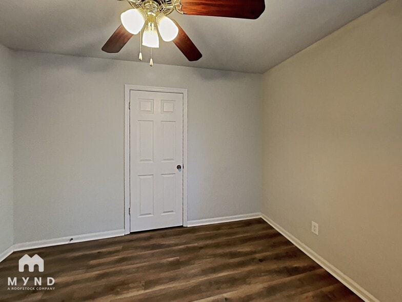 Building Photo - 9062 Homewood Dr