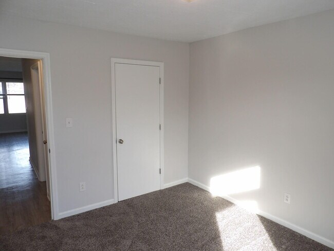 Building Photo - 114 Potomac Ct