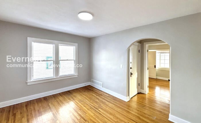 Building Photo - 466 E Oakland Ave