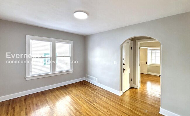 Building Photo - 466 E Oakland Ave