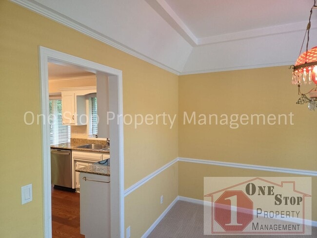 Building Photo - Beautiful 2 bedroom, 3 bathroom Villa in Overland Park!
