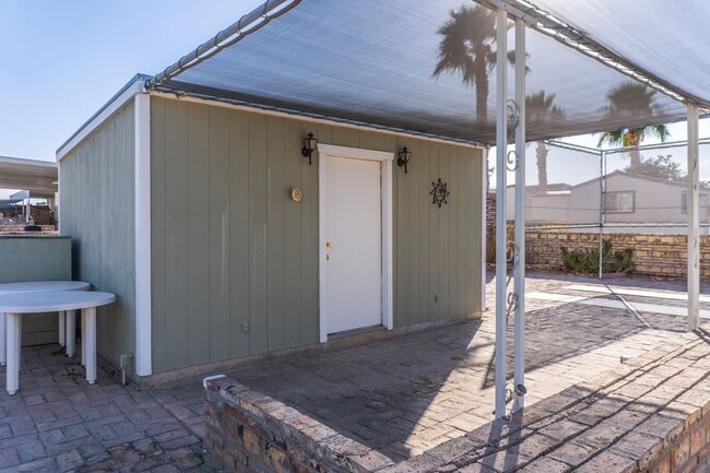 Building Photo - Cozy & Bright Manufactured Home in Fortuna Foothills – Furnished or Unfurnished!