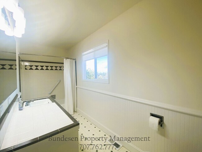 Building Photo - 77 Sunny Hill Dr