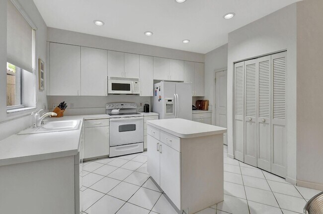 Building Photo - 5152 NW 26th Cir