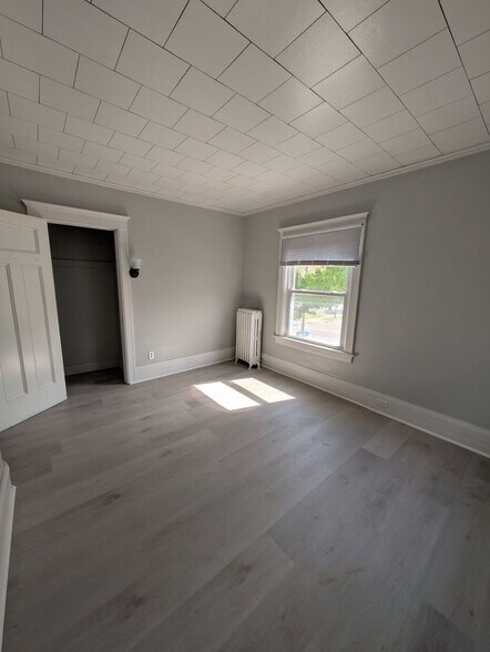 Building Photo - 1097 Dewey Ave