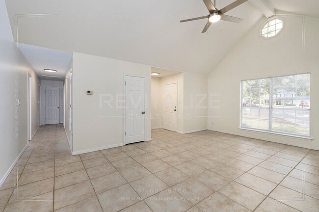 Building Photo - Sweet Cottage-esque 3-Bed 2-Bath in Daphne!