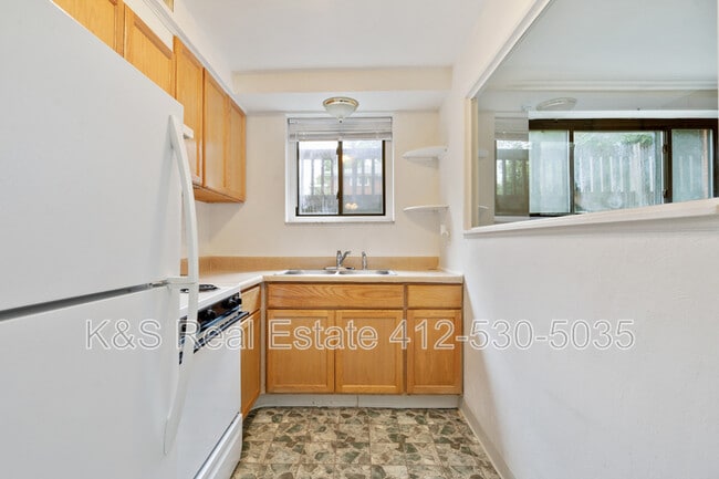 Building Photo - 760 5th Ave